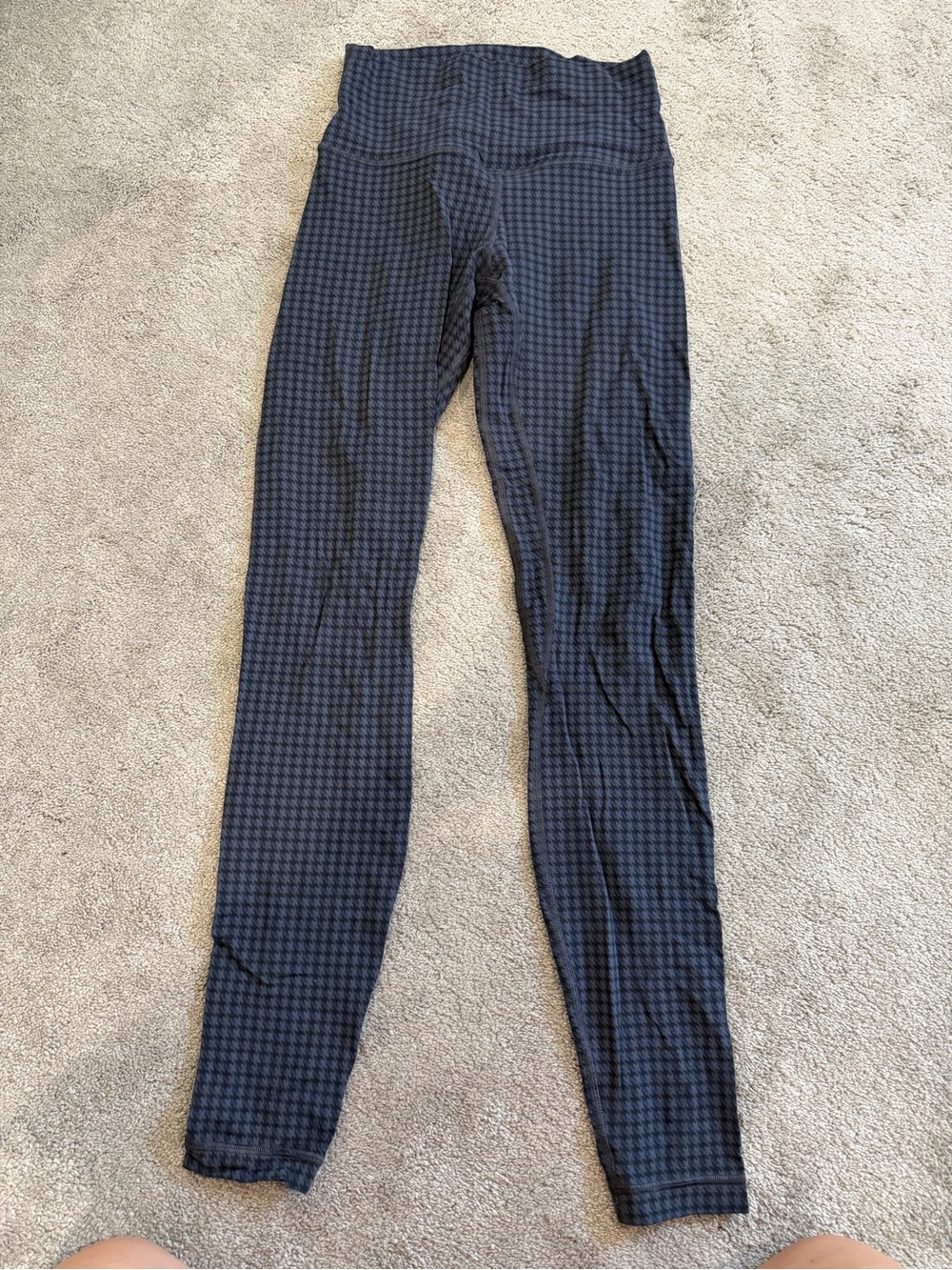 Lululemon *limited edition* Black and Navy Houndstooth Leggings